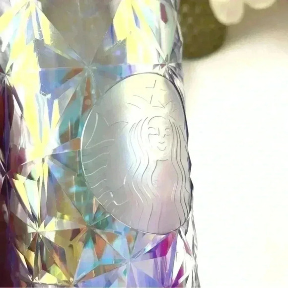 NWT Starbuck Iridescent Ice Crystal โFrozenโHoliday 2023 Tumbler Limited Edition - Picture 3 of 10